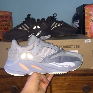 Gently used yeezy inertia 700